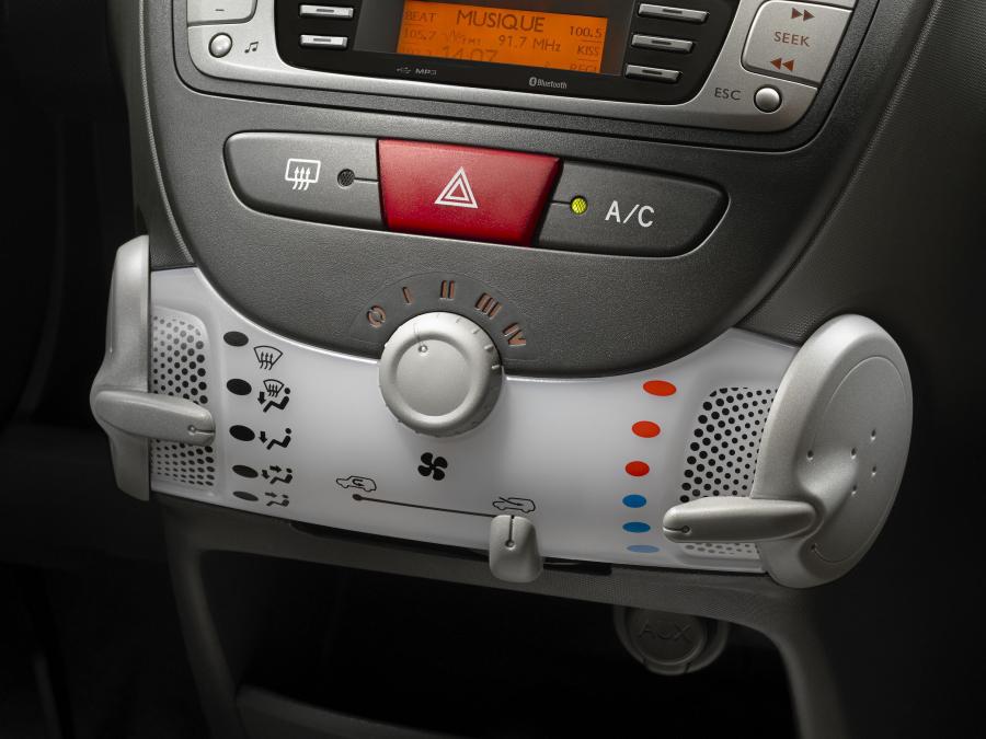 Citroen C1 5-Door 2012 года  (фото 45 из 124)
